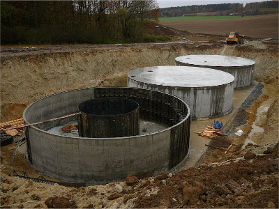 Zbiorniki retencyjne na budowie centrum logistycznego w Pilźnie Uherce