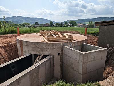 Zemědělská přečerpávací jímka se žlabem - Trutnov